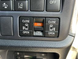 TOYOTA VOXY HYBRID ZS 2016 full