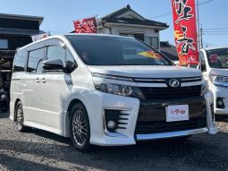 TOYOTA VOXY HYBRID ZS 2016 full