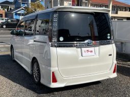 TOYOTA VOXY HYBRID ZS 2016 full