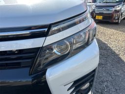 TOYOTA VOXY HYBRID ZS 2016 full