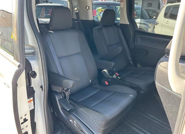 TOYOTA VOXY HYBRID ZS 2016 full