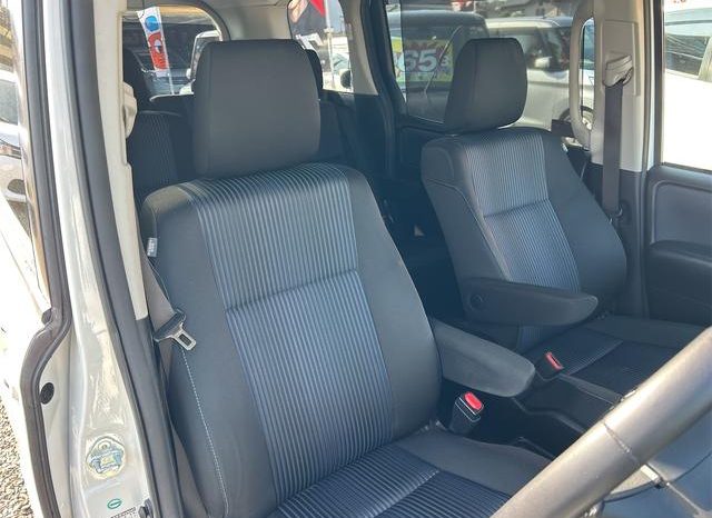 TOYOTA VOXY HYBRID ZS 2016 full