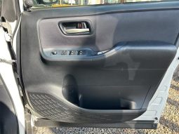 TOYOTA VOXY HYBRID ZS 2016 full