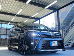 TOYOTA VOXY ZS KIRAMEKI III 2020 full