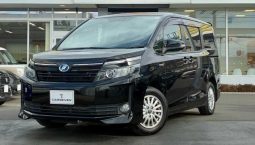 TOYOTA VOXY HYBRID V 2015 full