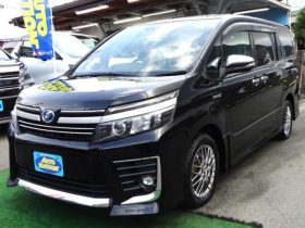 TOYOTA VOXY HYBRID ZS KIRAMEKI II 2017