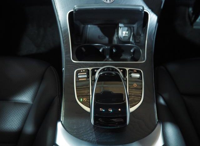 MERCEDES BENZ C-CLASS C180 AVANTGARDE AMG LINE 2016 full