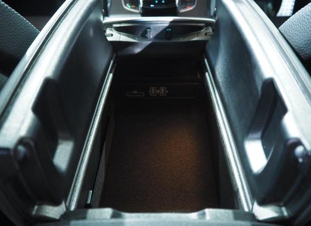 MERCEDES BENZ C-CLASS C180 AVANTGARDE AMG LINE 2016 full