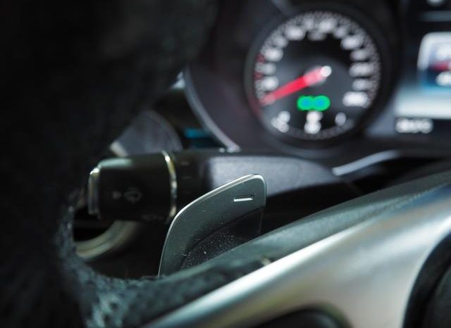 MERCEDES BENZ C-CLASS C180 AVANTGARDE AMG LINE 2016 full