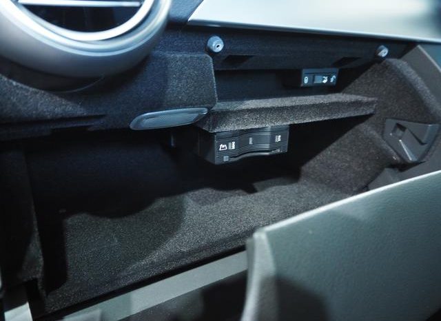 MERCEDES BENZ C-CLASS C180 AVANTGARDE AMG LINE 2016 full