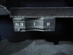 MERCEDES BENZ C-CLASS C180 AVANTGARDE AMG LINE 2016 full