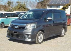 Toyota Noah SI 2010