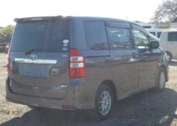 Toyota Noah SI 2010 full