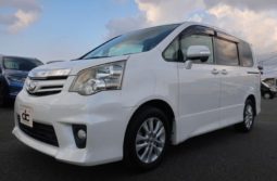 TOYOTA NOAH SI 2012 full