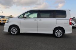 TOYOTA NOAH SI 2012 full