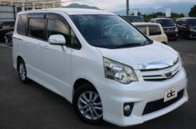 TOYOTA NOAH SI 2012