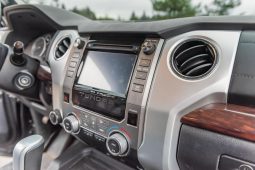 Toyota Tundra Limited CrewMax 4×4 2017 full