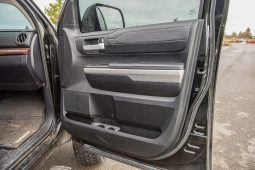 Toyota Tundra Limited CrewMax 4×4 2017 full