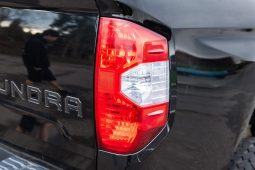 Toyota Tundra Limited CrewMax 4×4 2017 full