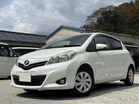 TOYOTA VITZ F 2011