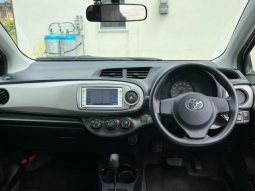 TOYOTA VITZ F 2011 full