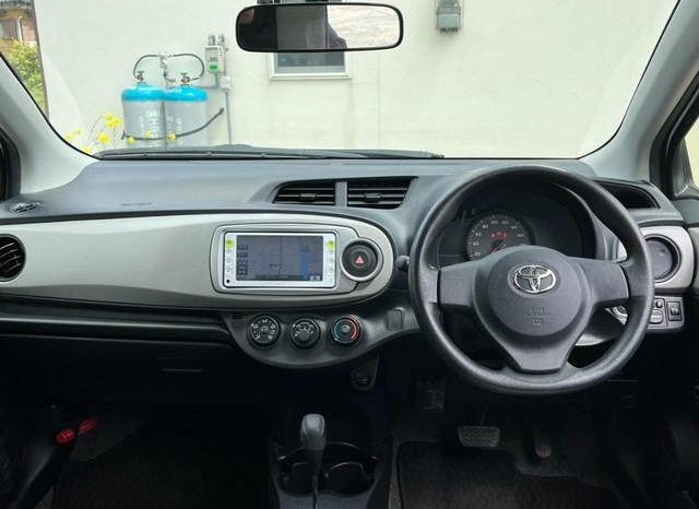 TOYOTA VITZ F 2011 full