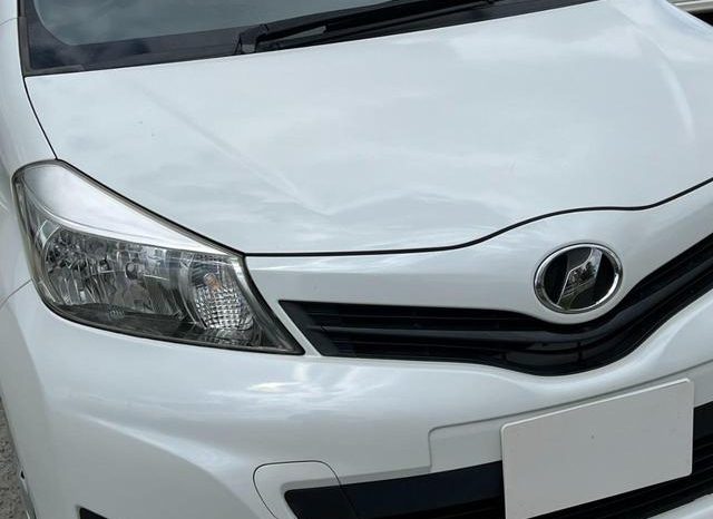 TOYOTA VITZ F 2011 full