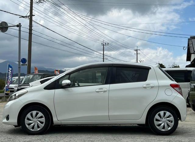 TOYOTA VITZ F 2011 full