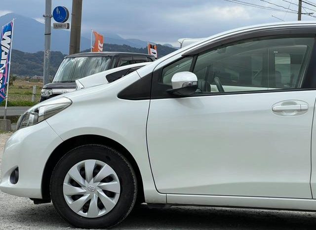 TOYOTA VITZ F 2011 full