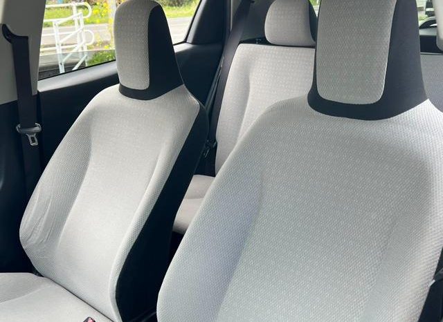 TOYOTA VITZ F 2011 full