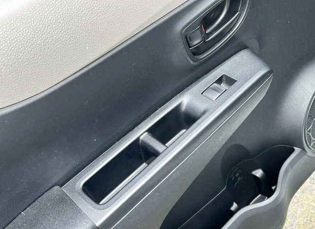 TOYOTA VITZ F 2011 full