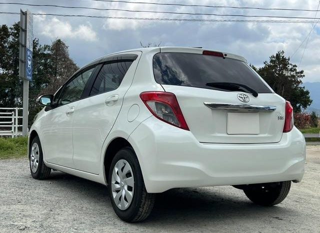 TOYOTA VITZ F 2011 full