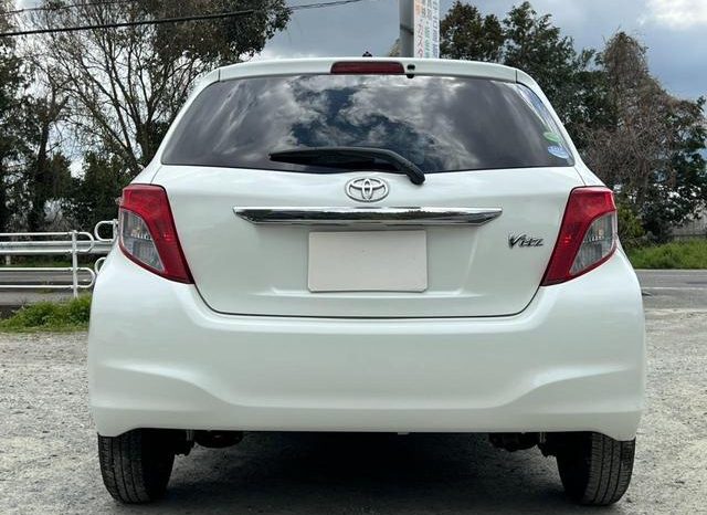 TOYOTA VITZ F 2011 full