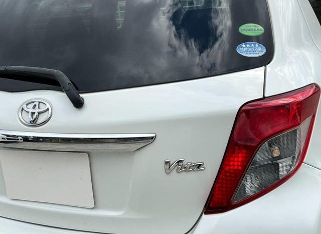 TOYOTA VITZ F 2011 full