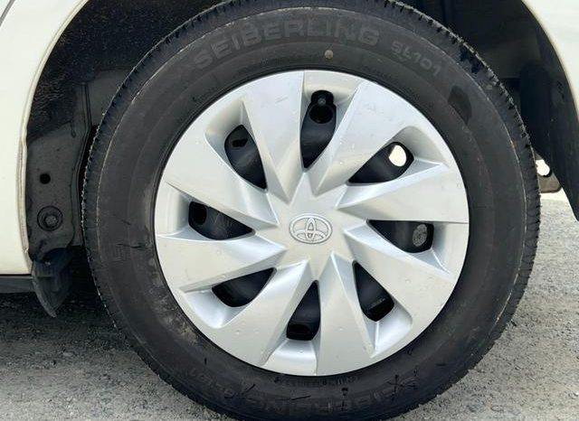 TOYOTA VITZ F 2011 full