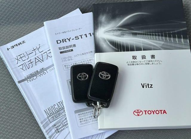 TOYOTA VITZ F 2011 full