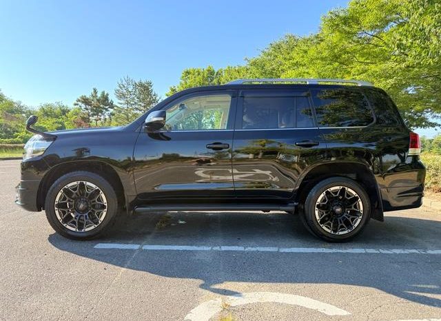 TOYOTA LAND CRUISER AX 2018 full