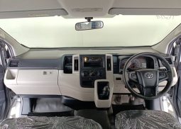TOYOTA HIACE VAN 2019 full