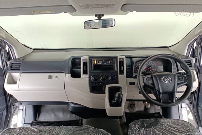 TOYOTA HIACE VAN 2019 full