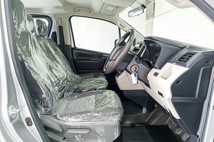 TOYOTA HIACE VAN 2019 full