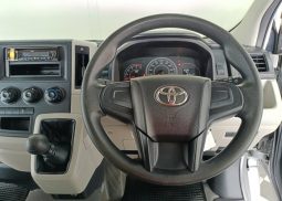 TOYOTA HIACE VAN 2019 full