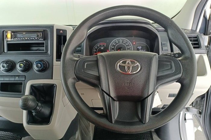 TOYOTA HIACE VAN 2019 full