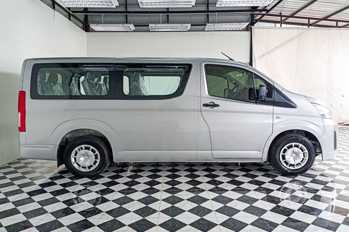 TOYOTA HIACE VAN 2019 full