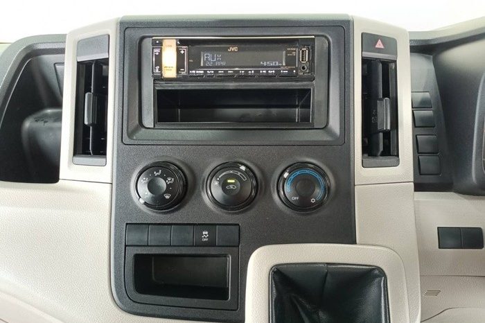 TOYOTA HIACE VAN 2019 full