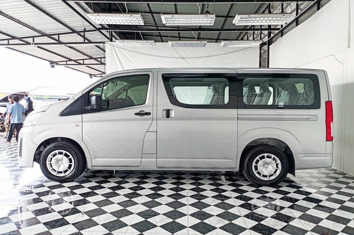 TOYOTA HIACE VAN 2019 full