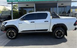 Toyota Hilux Rugged X 2019 full