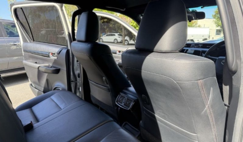 Toyota Hilux Rugged X 2019 full