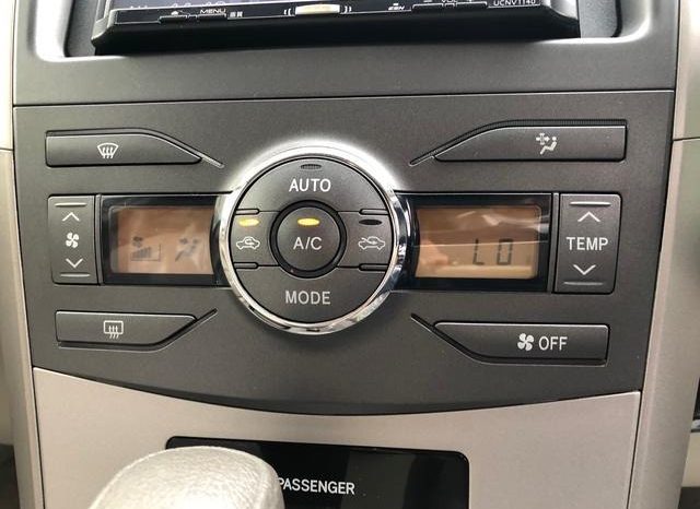 Toyota Corolla Axio 2012 full