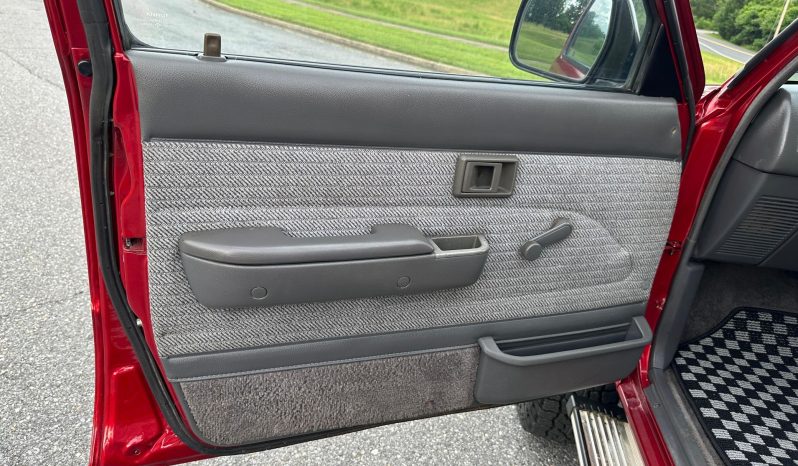 Toyota Hilux SSR 4×4 1992 full