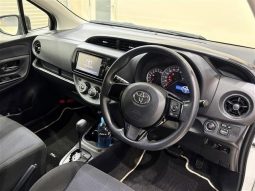 TOYOTA VITZ 1.3F LED EDITION 2016 full